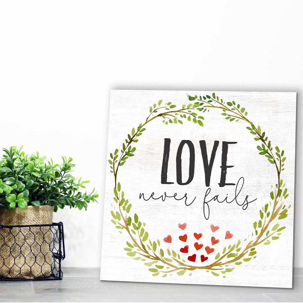 10x10 Love Never Fails Heart Wreath Sign